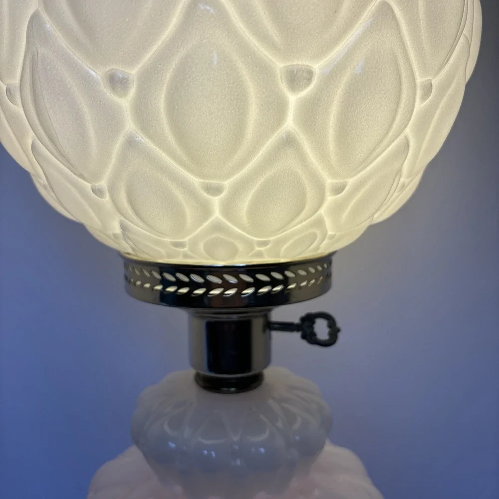VTG MCM  Gone With The Wind Milk Glass Diamond Quilt Pattern 3 Way Lamp Complete